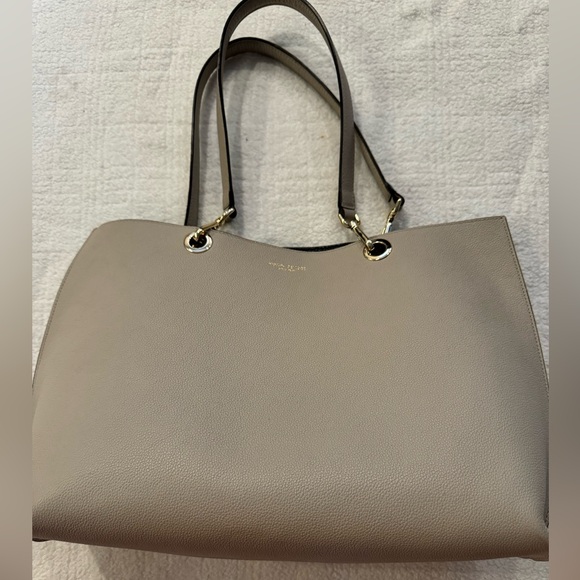 Henri Bendel Tote - Picture 9 of 9